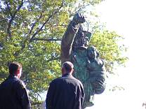 06memorial.jpg