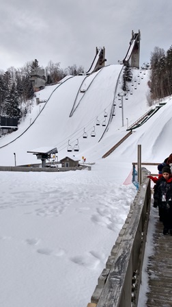 21skijumpbottomp.jpg