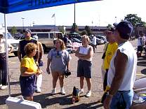 02_083102_09rogerstailgate.jpg