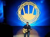 16_05joshgracin.jpg
